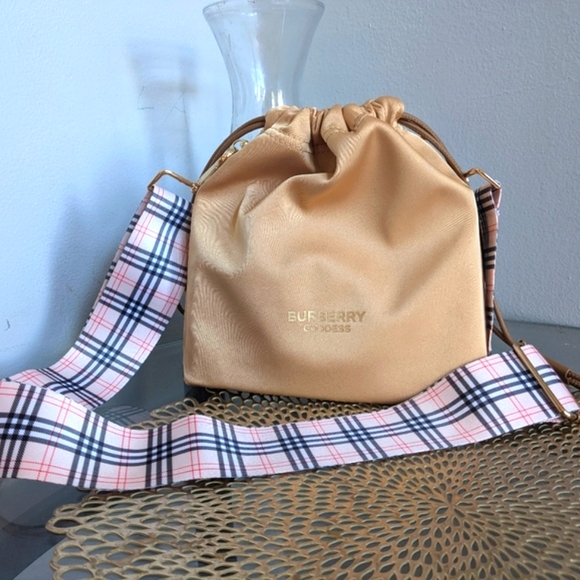 Burberry - Picture 4 of 12